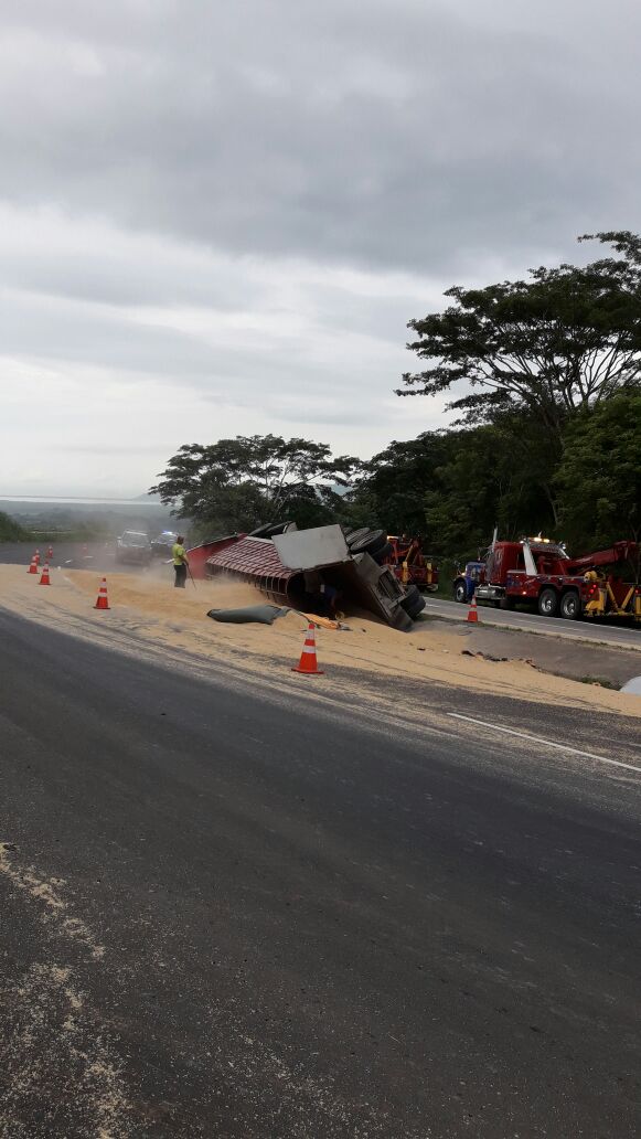 Cami N Articulado Se Vuelva En Loma Campana En Segundos Panama