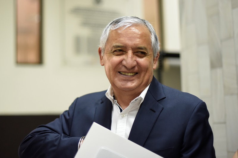 Expresidente guatemalteco Pérez fuera de un caso de corrupción