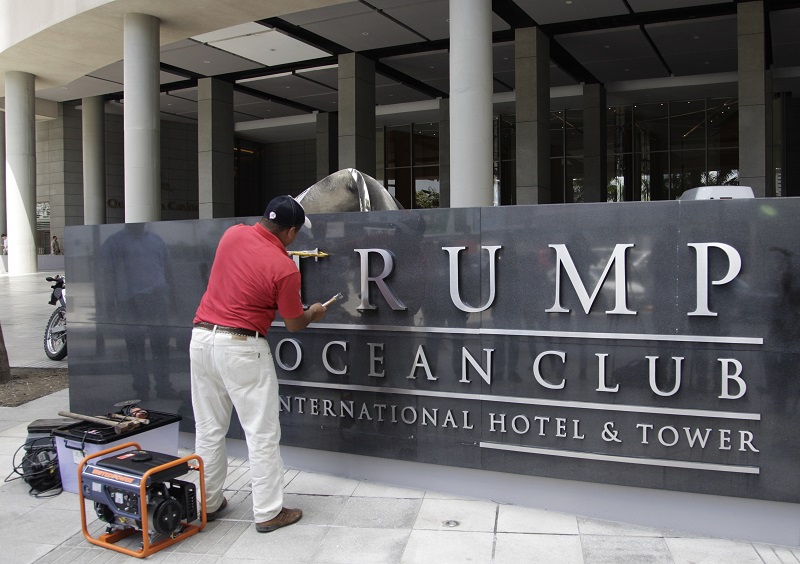 Propietarios del antiguo hotel Trump acusan al magnate de evasión de impuestos