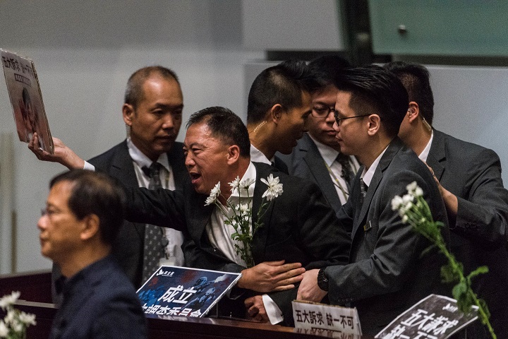Todos los diputados prodemocracia de Hong Kong anuncian que dimitirán
