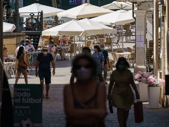 Francia recomienda evitar ir de vacaciones a España y Portugal