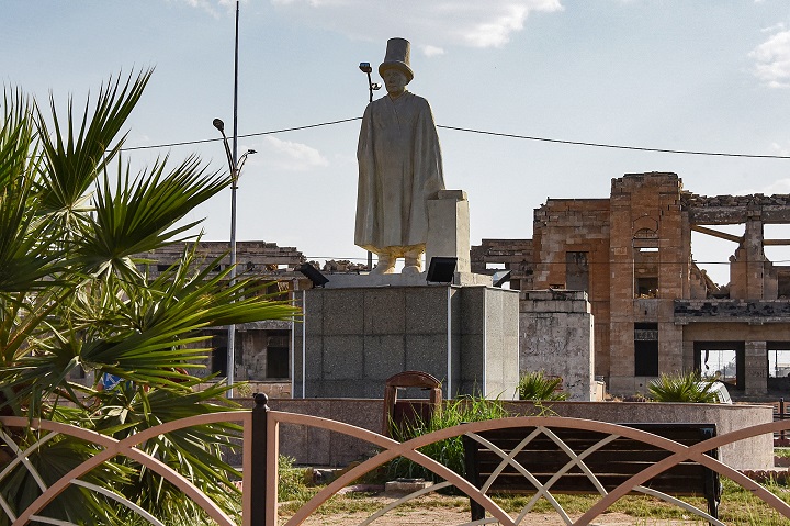 Las estatuas resurgen en Mosul sobre las ruinas del Estado Islámico