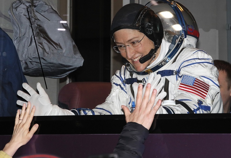 Mujer astronauta estadounidense regresó a la Tierra tras récord de 11 meses en el espacio
