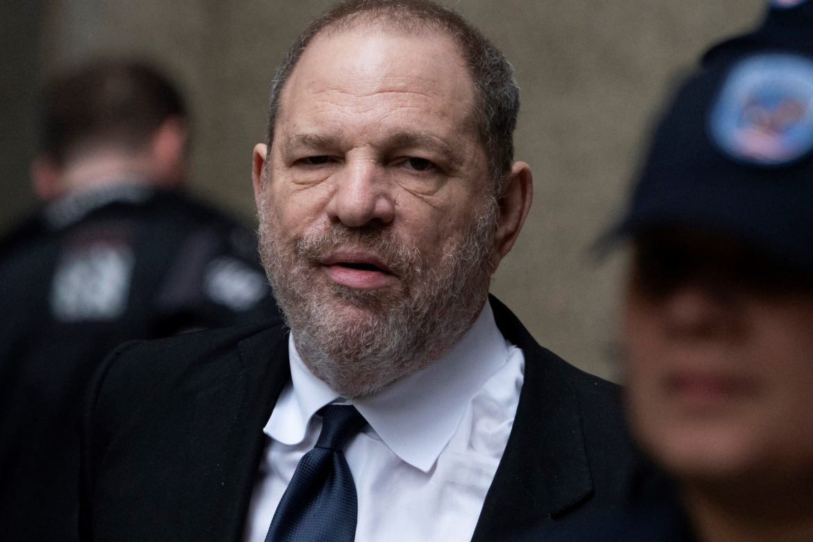 Cinco mujeres y siete hombres juzgarán a Harvey Weinstein en EEUU