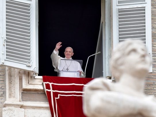 El papa Francisco pide evacuar a los refugiados detenidos en Libia