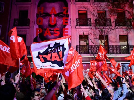 Tras victoria socialista, España afronta semanas de negociaciones para formar gobierno