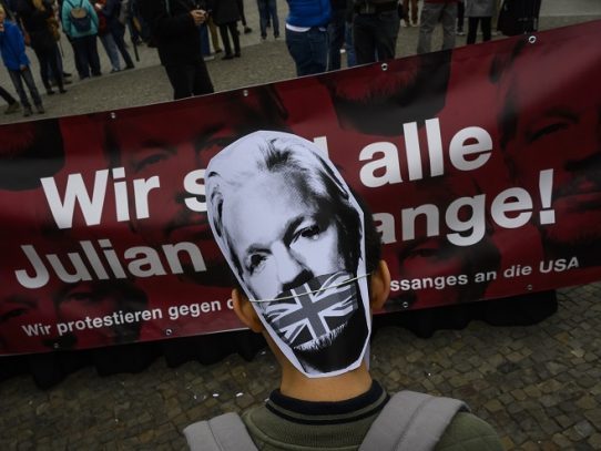 Ministro británico certifica petición estadounidense de extraditar a Assange