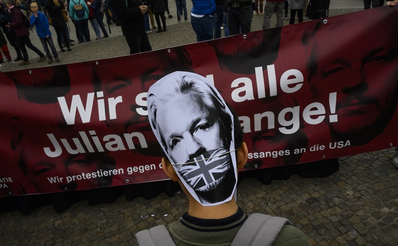 Ministro británico certifica petición estadounidense de extraditar a Assange