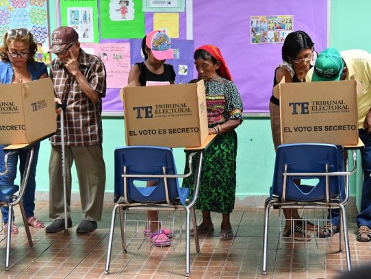 Panameños votaron en reñidas elecciones generales en Panamá