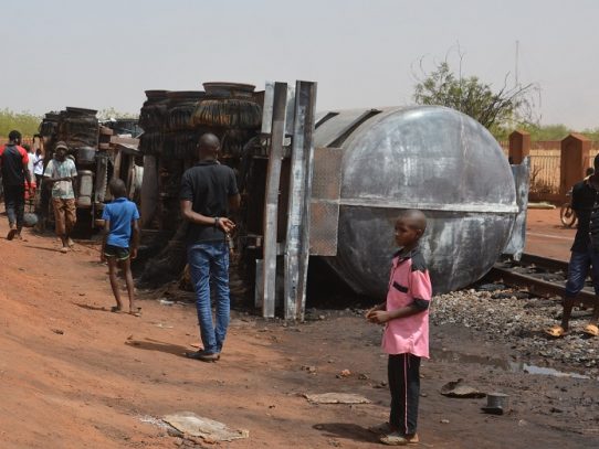 Al menos 58 muertos por la explosión de un camión cisterna en Níger