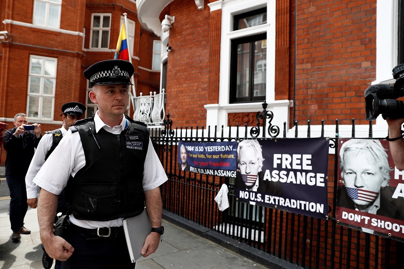 Fiscalía sueca pide a corte que detenga a Assange como sospechoso de violación