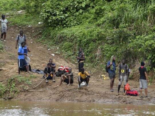 Panamá busca llevar a Costa Rica migrantes irregulares varados por la Covid-19