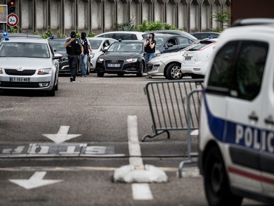 Detienen en Francia a un sospechoso y su madre por explosión de Lyon
