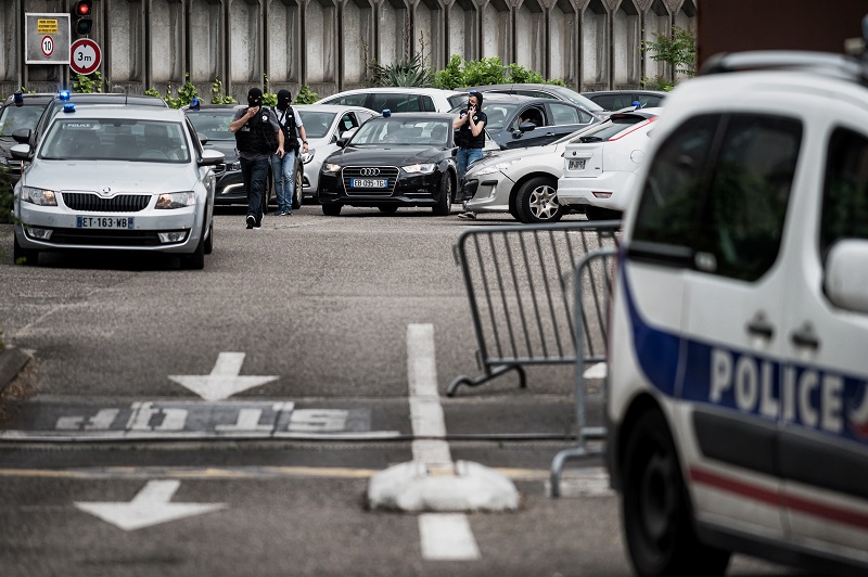 Detienen en Francia a un sospechoso y su madre por explosión de Lyon