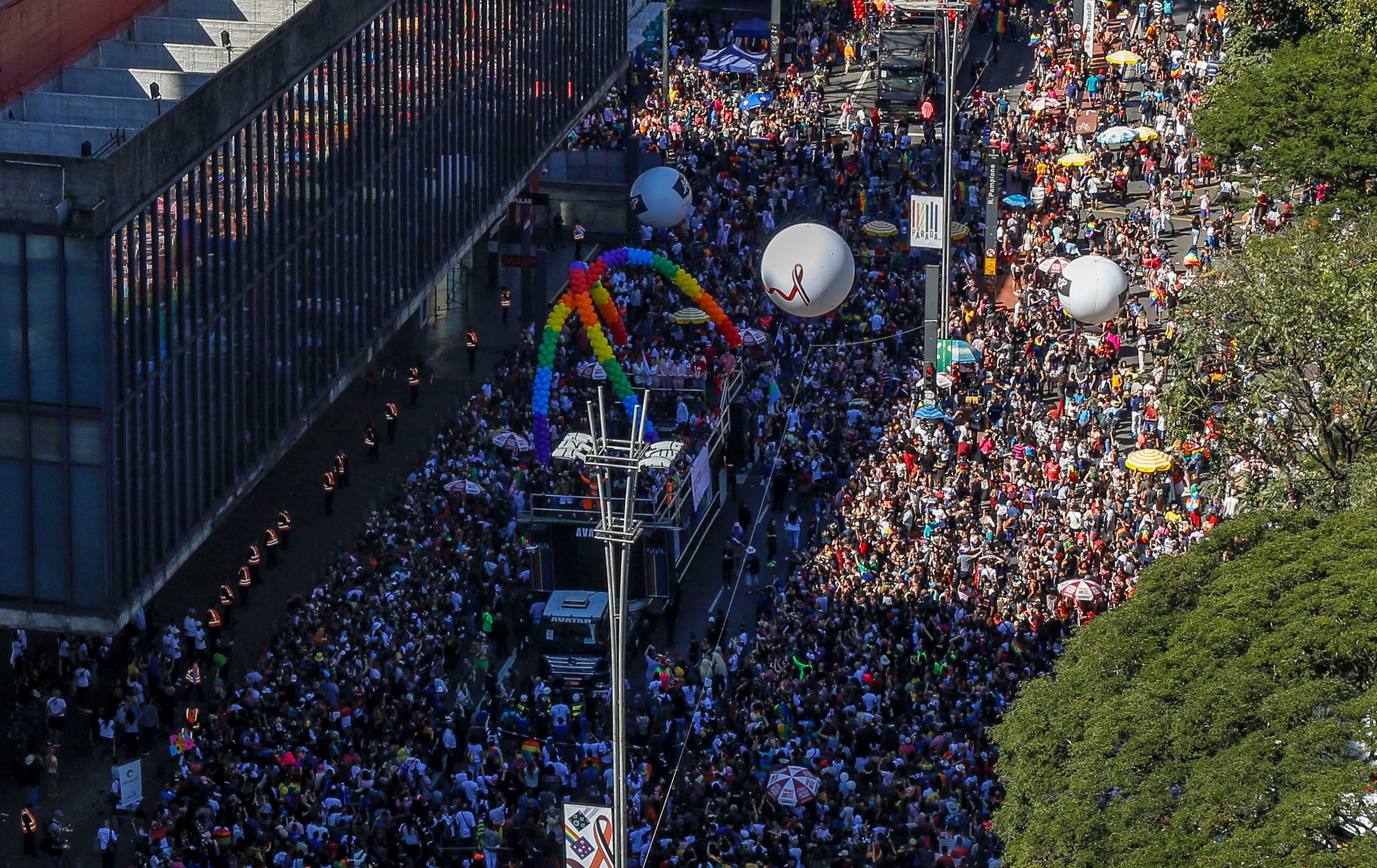 Marcha LGBT inunda Sao Paulo exigiendo respeto en un ...