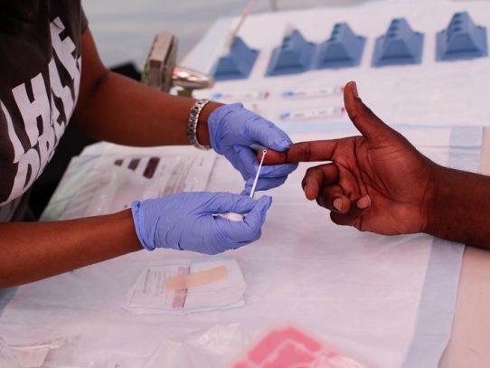 El número de muertes asociadas al sida baja un tercio desde 2010 (ONU)