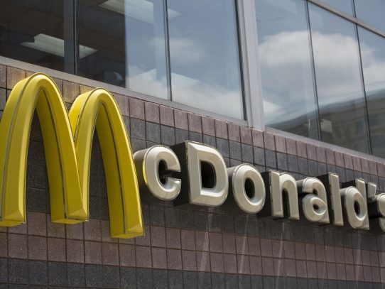 McDonald's cierra temporalmente sus 850 restaurantes en Rusia