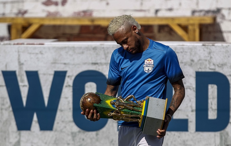 Neymar dice que está "casi" recuperado de su lesión a días de volver al PSG