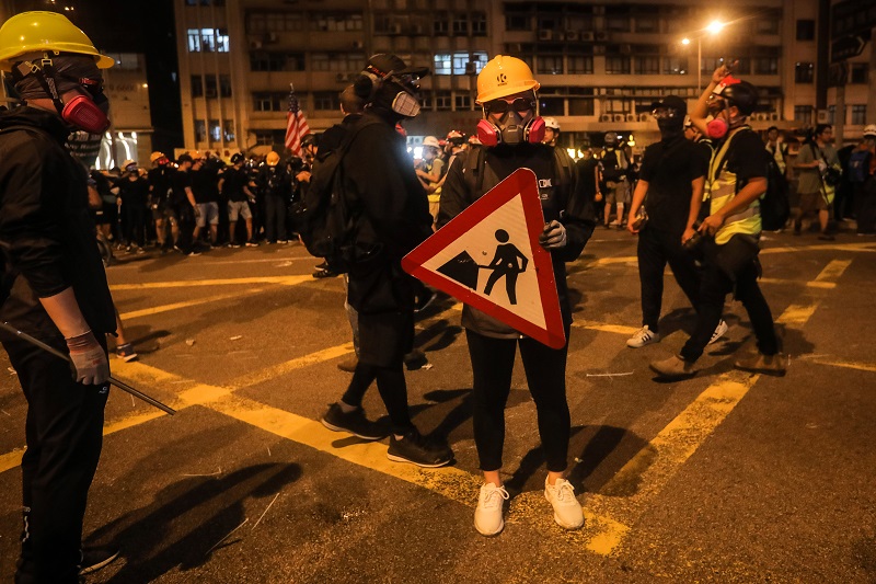Las agresiones a manifestantes agravan la crisis en Hong Kong