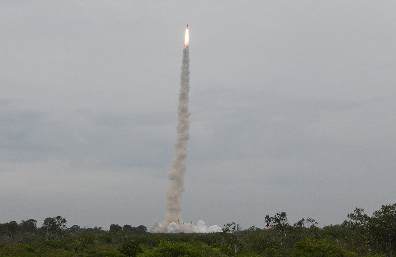 India lanza una sonda para llegar a la Luna