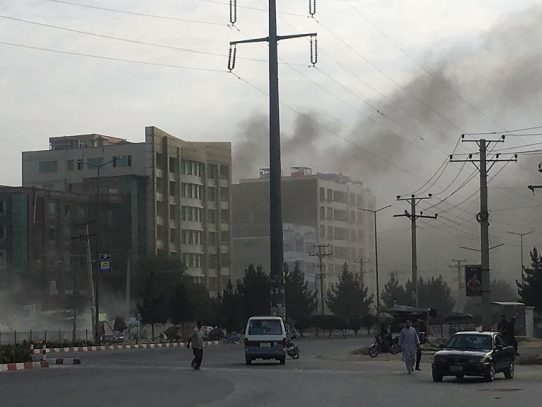 Un periodista muerto en el ataque a un minibús en Kabul