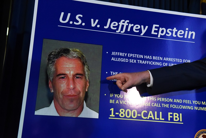El FBI y el Departamento de Justicia estadounidense abren investigaciones por la muerte de Epstein