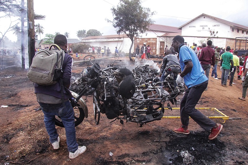 Al menos 64 muertos en la explosión de un camión cisterna en Tanzania