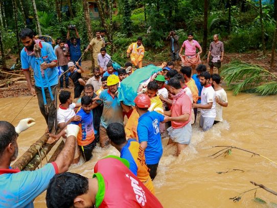 Al menos 244 muertos por el monzón en India, que alerta de nuevas inundaciones