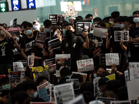 Los medios chinos lanzan amenazas contra manifestantes de Hong Kong