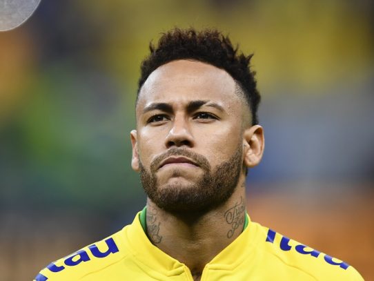 Neymar criticado por organizar una megafiesta que su asesoría niega