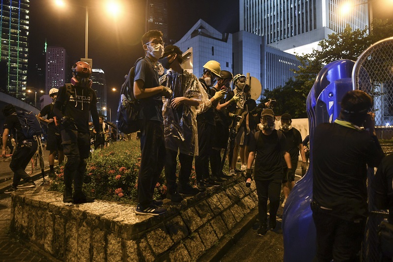 Manifestantes vuelven a las calles de Hong Kong pese a amenazas de China