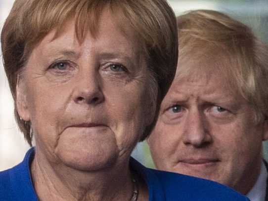 Merkel considera posible un acuerdo sobre el Brexit en los próximos 30 días