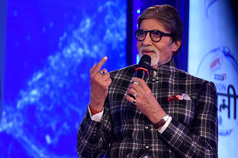 El actor indio Amitabh Bachchan hospitalizado por coronavirus
