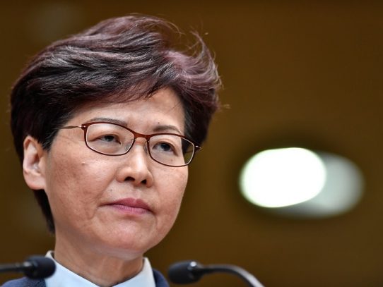 La jefa ejecutiva de Hong Kong anuncia que retirará la ley sobre extradiciones