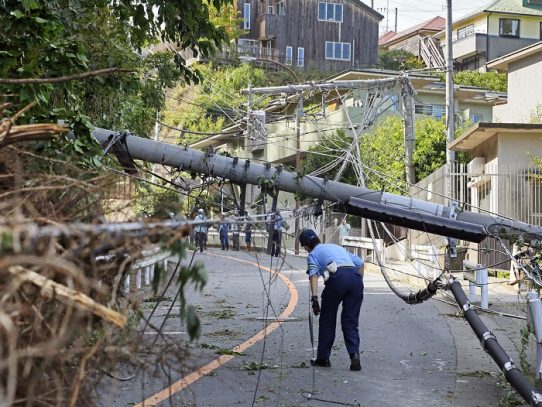 Dos muertos y decenas de heridos en Tokio tras el paso de un tifón