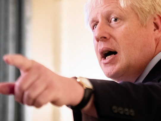 Las cámaras pillan a Boris Johnson en plena mentira y las redes se inflaman