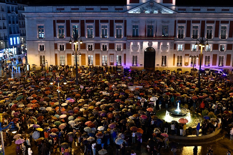 Polémica en España tras una condena por violación en grupo