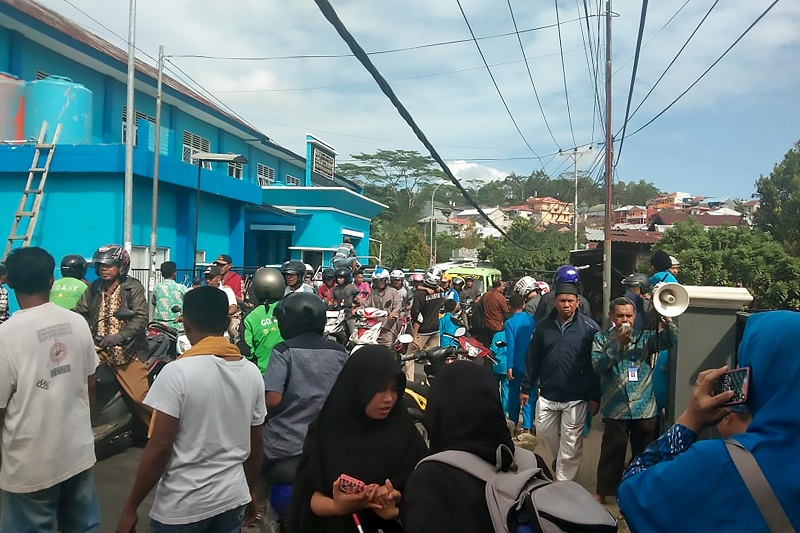 Suben a 30 los muertos en el terremoto en Indonesia