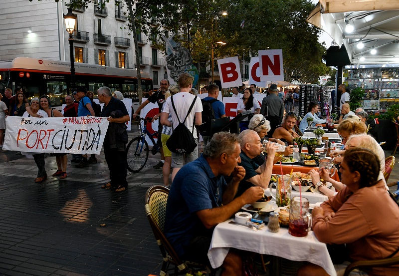 "¿Por qué irse?" En Barcelona, los turistas se quedan