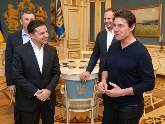 Tom Cruise visita al presidente ucraniano para hablar de cine