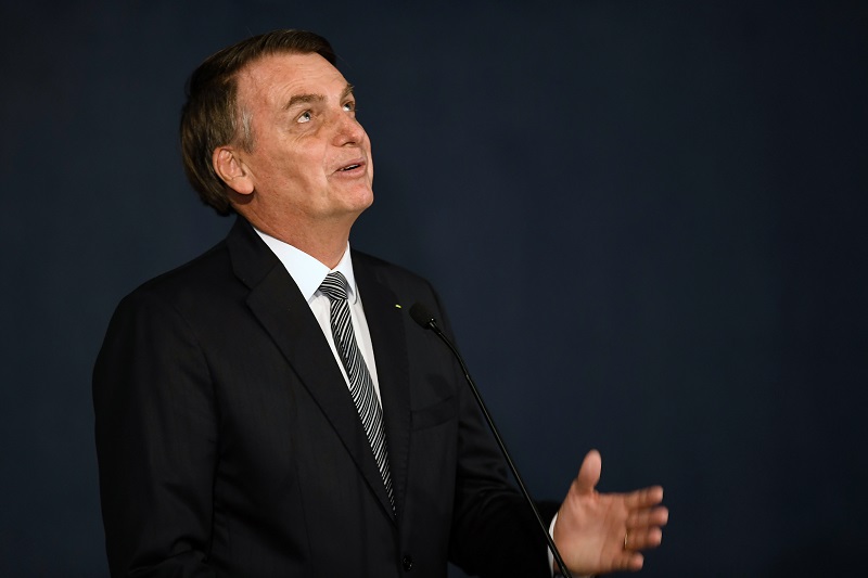 Exesposa de Bolsonaro es investigada en caso de desvío de dinero