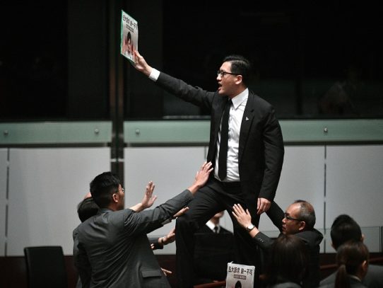 Detenidos en Hong Kong tres parlamentarios prodemocracia