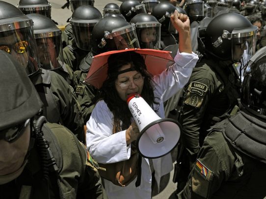 Bolivia inicia huelga general indefinida ante probable triunfo de Morales