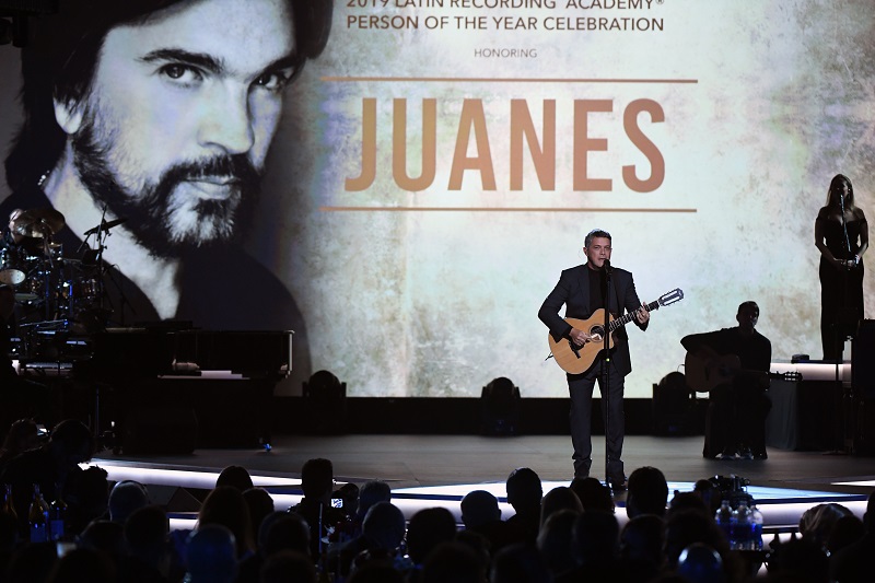 El Grammy Latino celebra 20 años sin mucho reguetón