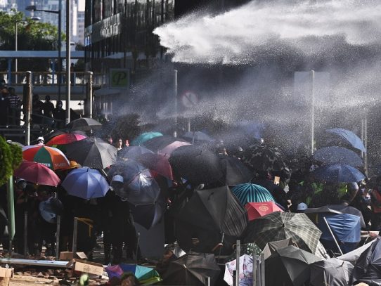 Inusual despliegue de soldados chinos para limpiar las calles de Hong Kong