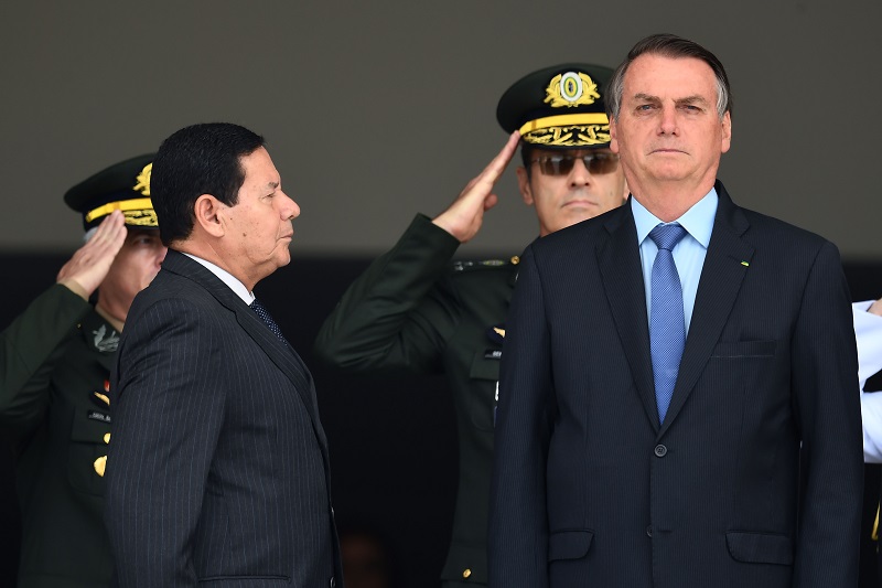 Bolsonaro espera que Trump "entienda" a Brasil en litigio del acero
