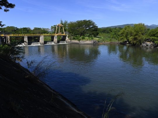 Centroamérica buscará recursos en la COP25 para salvar al contaminado río Lempa