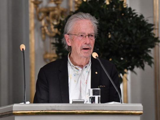 Kosovo boicoteará ceremonia del Nobel de Literatura otorgado a Peter Handke