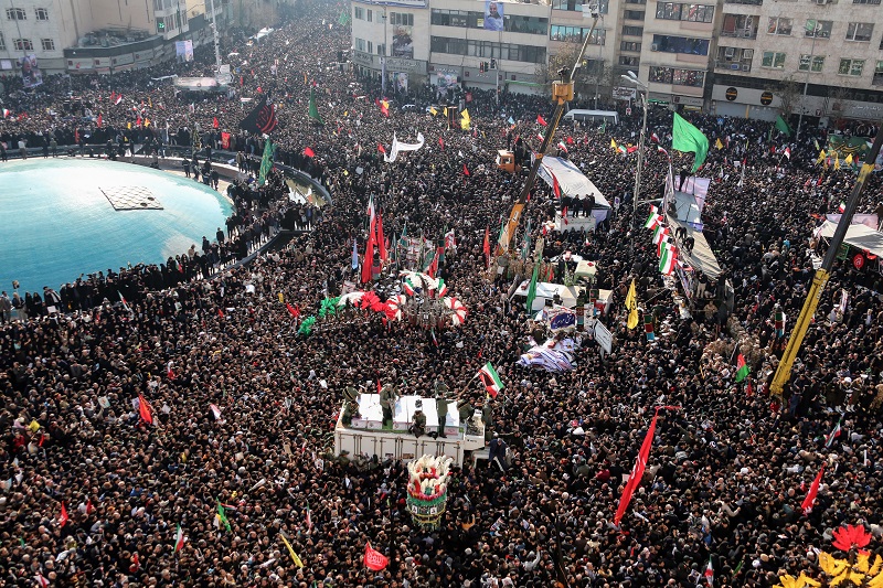 Marea humana en Teherán para rendir homenaje al general Soleimani