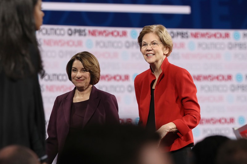 El New York Times apoya a candidatas demócratras Warren y Klobuchar